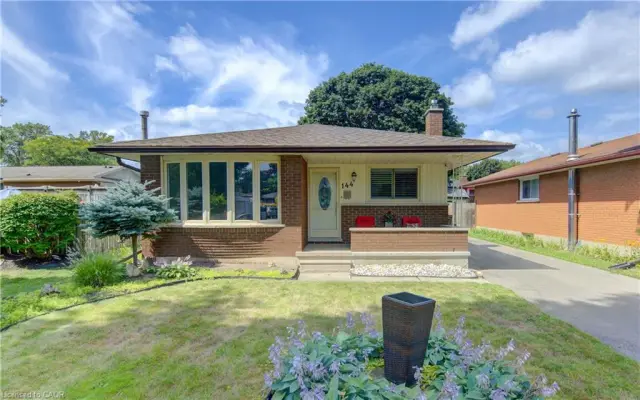 144 Holborn Drive, Kitchener ON M2A 2E5