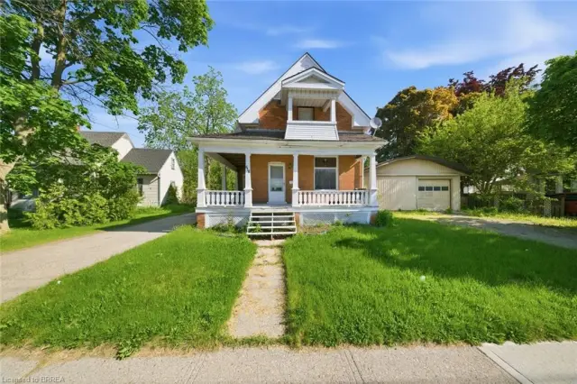 816 Colborne Street E, Brantford ON N3S 3S4