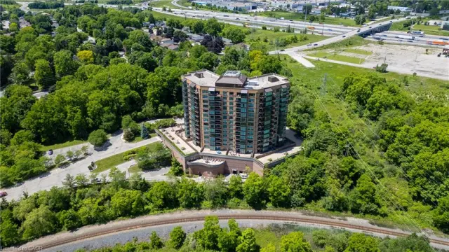 102-237 King Street W, Cambridge ON N3H 5L2