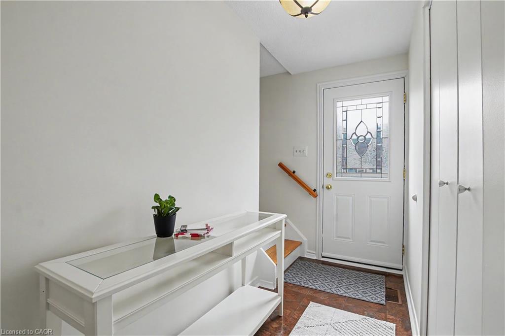 Bright and spacious entrance