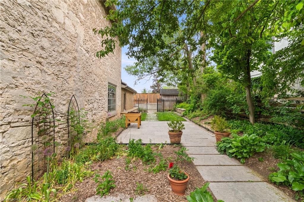 19 London Road E, Guelph ON N1H 2B2