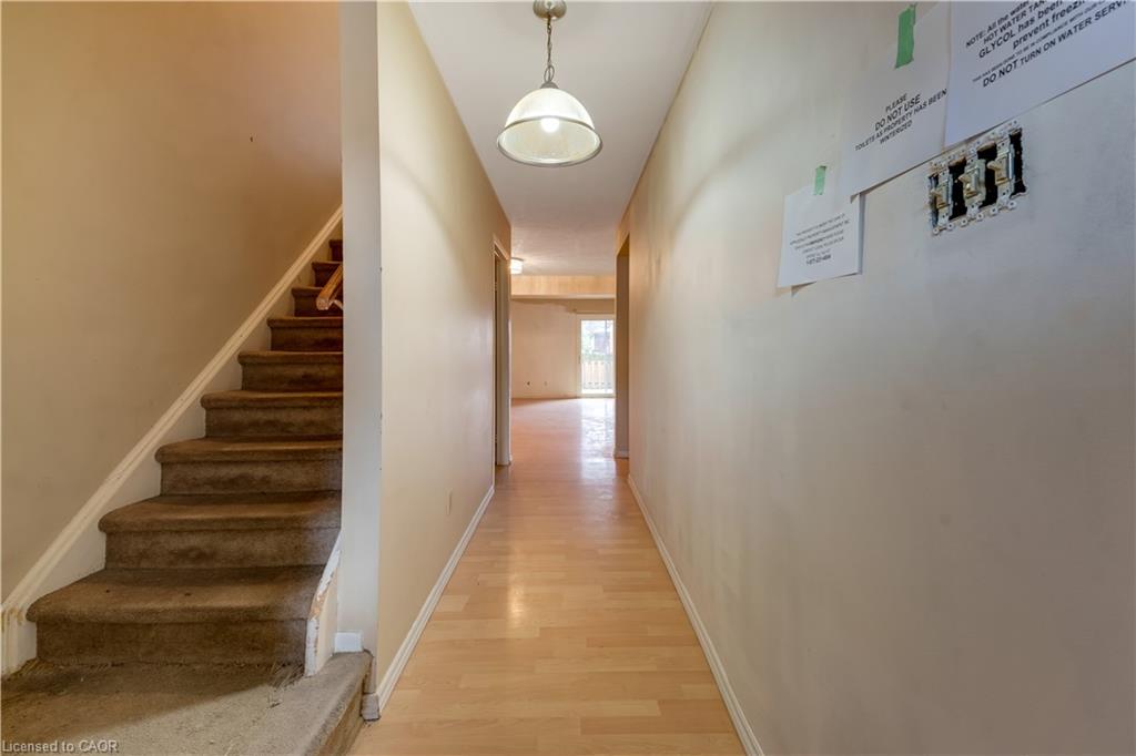 2-25 Valleyview Road, Kitchener ON N2E 1L5