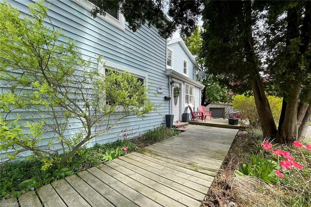 1 John Avenue, Paris ON N3L 2S8
