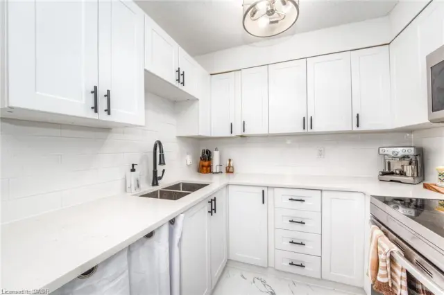 402-225 Harvard Place, Waterloo ON N2J 4H4