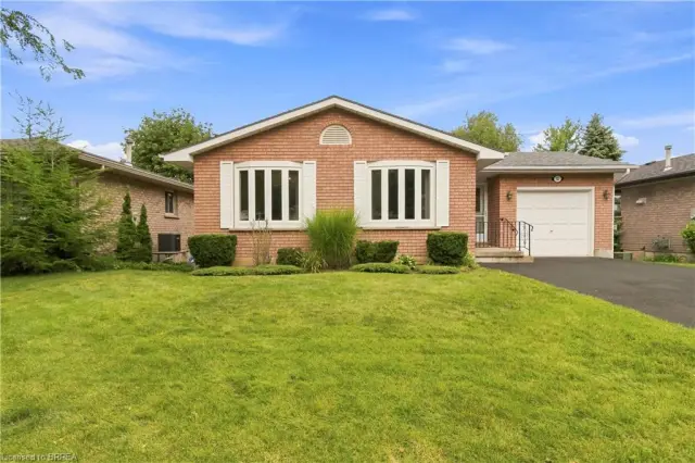22 Allensgate Drive, Brantford ON N3V 1C8