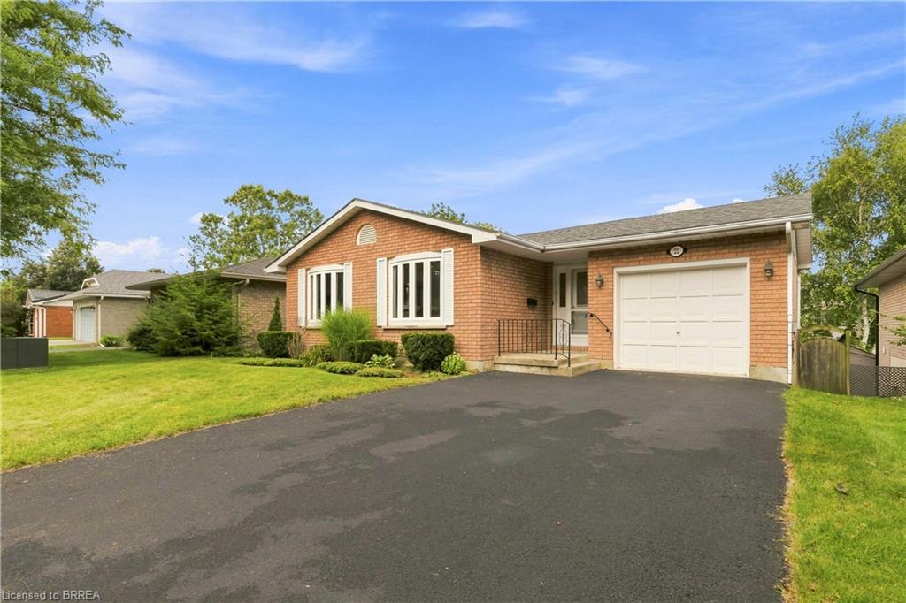 22 Allensgate Drive, Brantford ON N3V 1C8