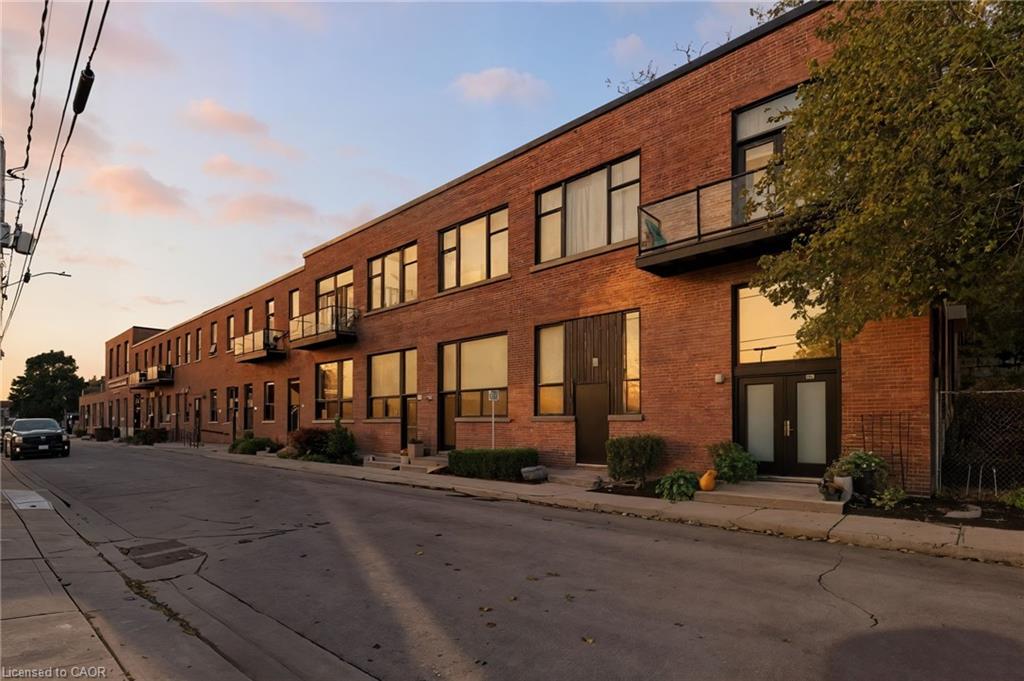 203-85 Spruce Street N, Cambridge ON N1R 4K4