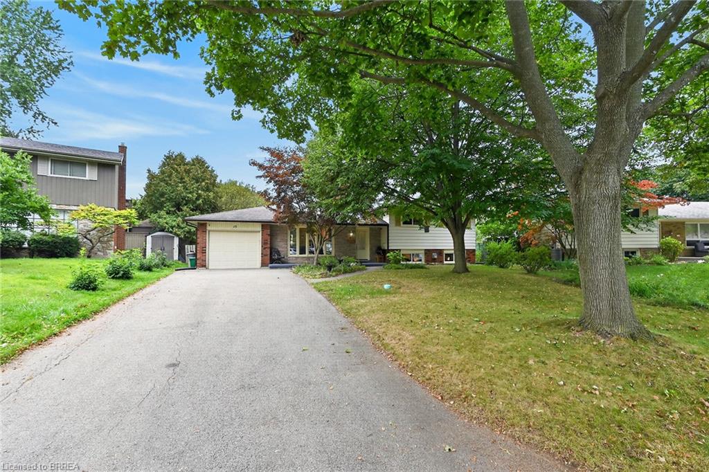 15 Canary Drive, Brantford ON N3R 6G2