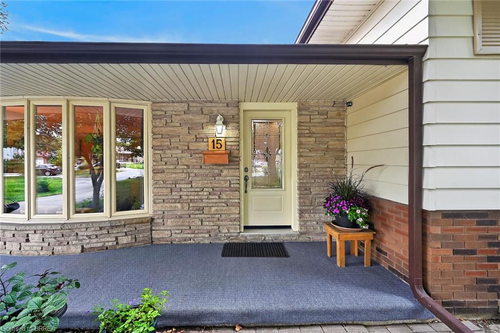 15 Canary Drive, Brantford ON N3R 6G2