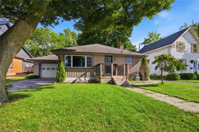29 Concession Street E, Tillsonburg ON N4G 1N9