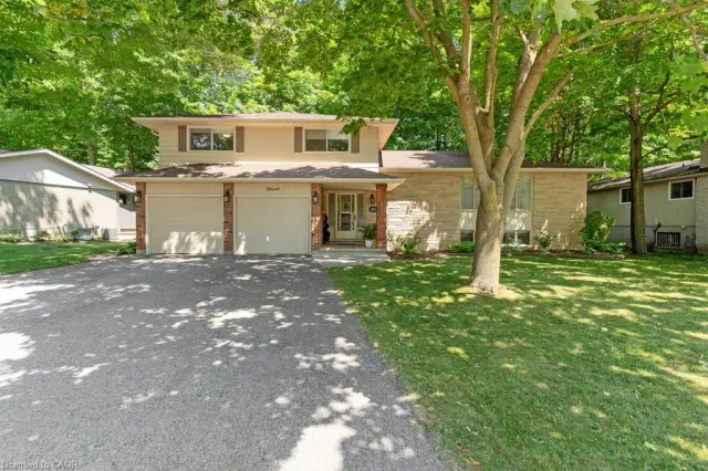 11 Grey Owl Drive, Elmira ON N3B 1S4