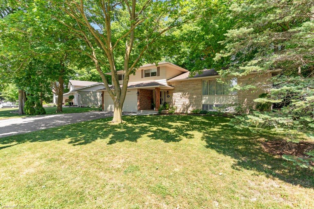 11 Grey Owl Drive, Elmira ON N3B 1S4