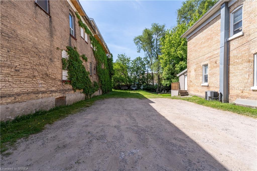 209 Dalhousie Street, Brantford ON N3S 3T8