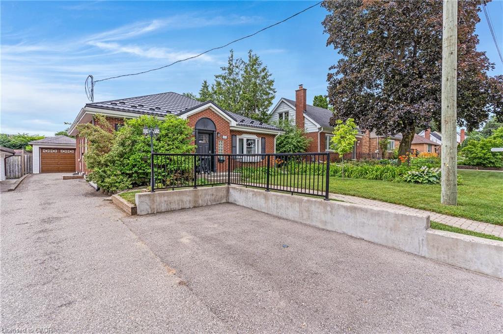805 Rockway Drive, Kitchener ON N2G 3B6