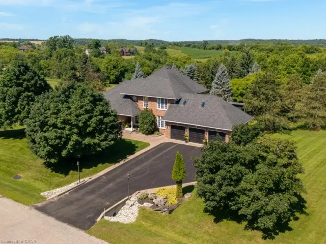 216 Red Maple Court, North Dumfries ON N1R 5S6