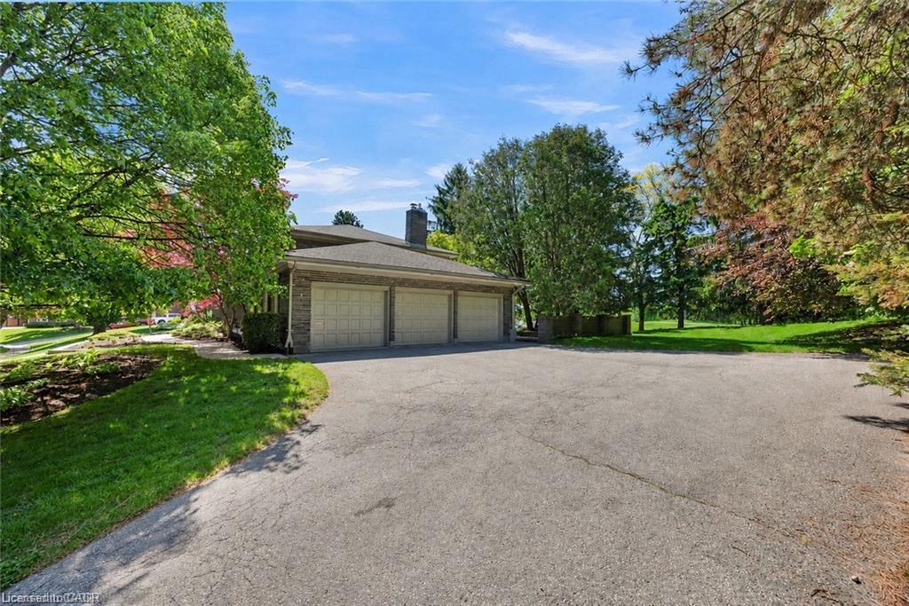 61 Huntley Crescent, Kitchener ON N2M 2R4