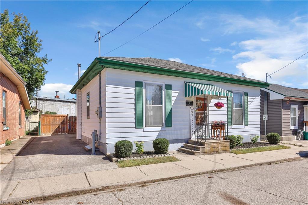 7 Halls Avenue, Brantford ON N3T 3X2