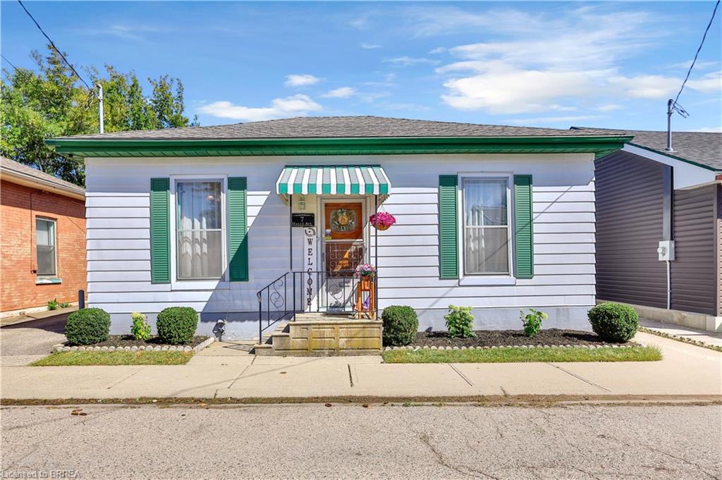 7 Halls Avenue, Brantford ON N3T 3X2