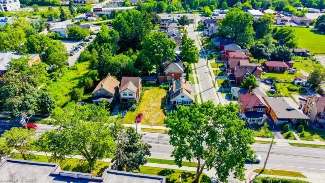 153 Courtland Avenue E, Kitchener ON N2G 2V2