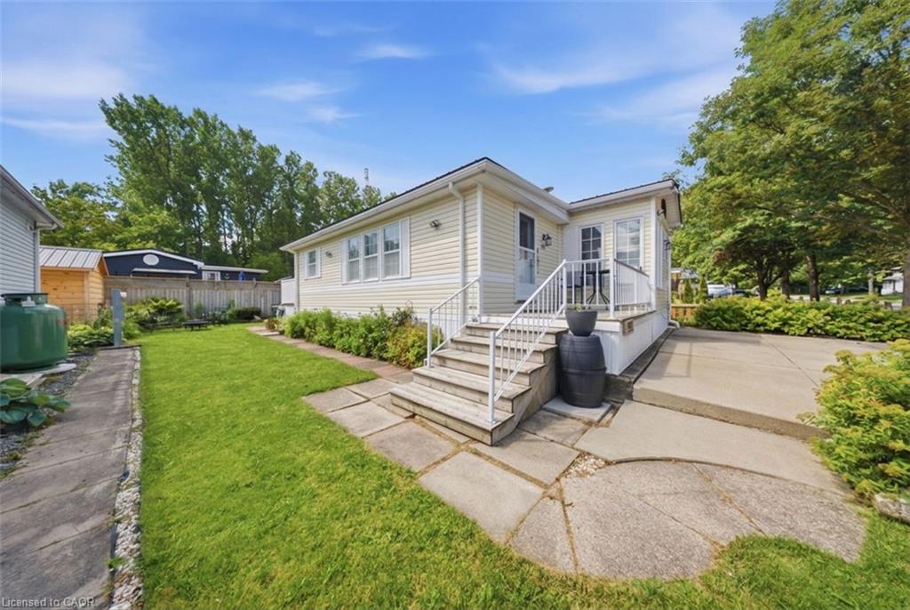 428 Pine Pass, Wellington ON N1M 2W5