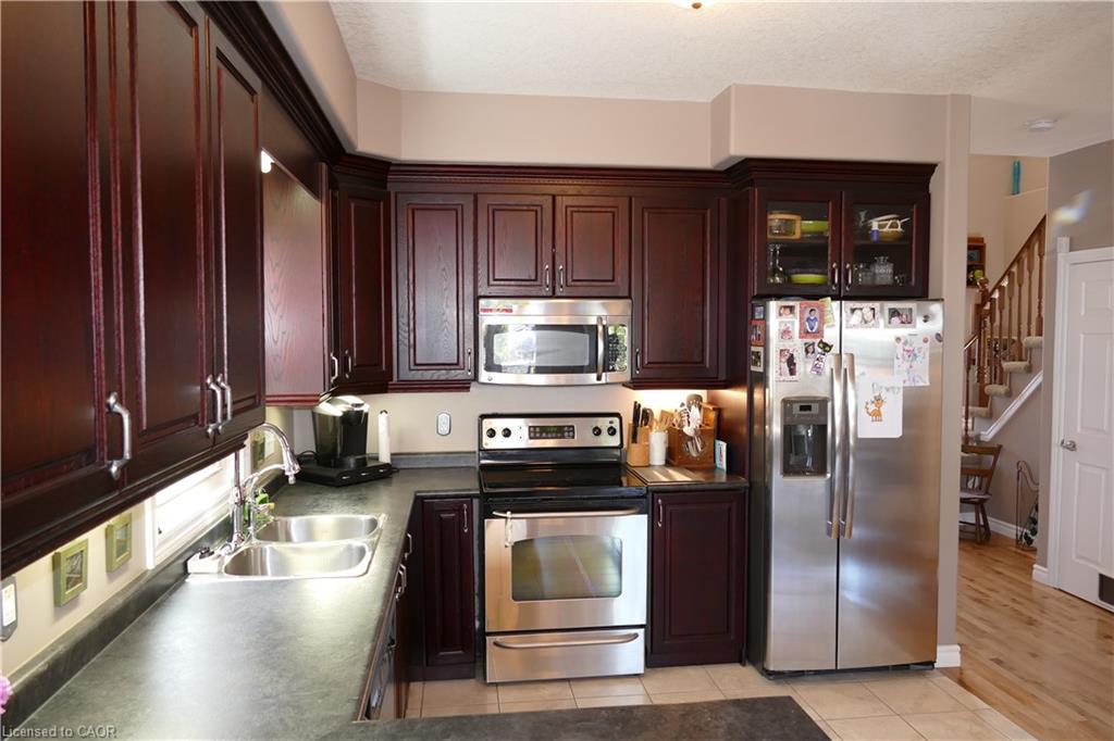 Photos are from the past before the current tenant moved in.