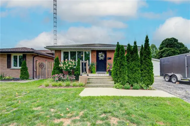2 Allanton Boulevard, Brantford ON N3R 3B9