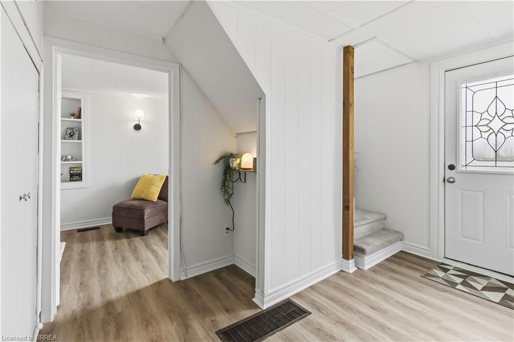1 Kings Lane, Scotland ON N0E 1R0