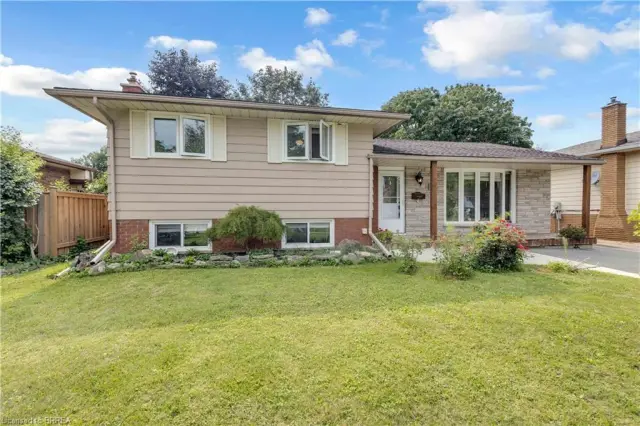 92 Brier Park Road, Brantford ON N3R 5T4
