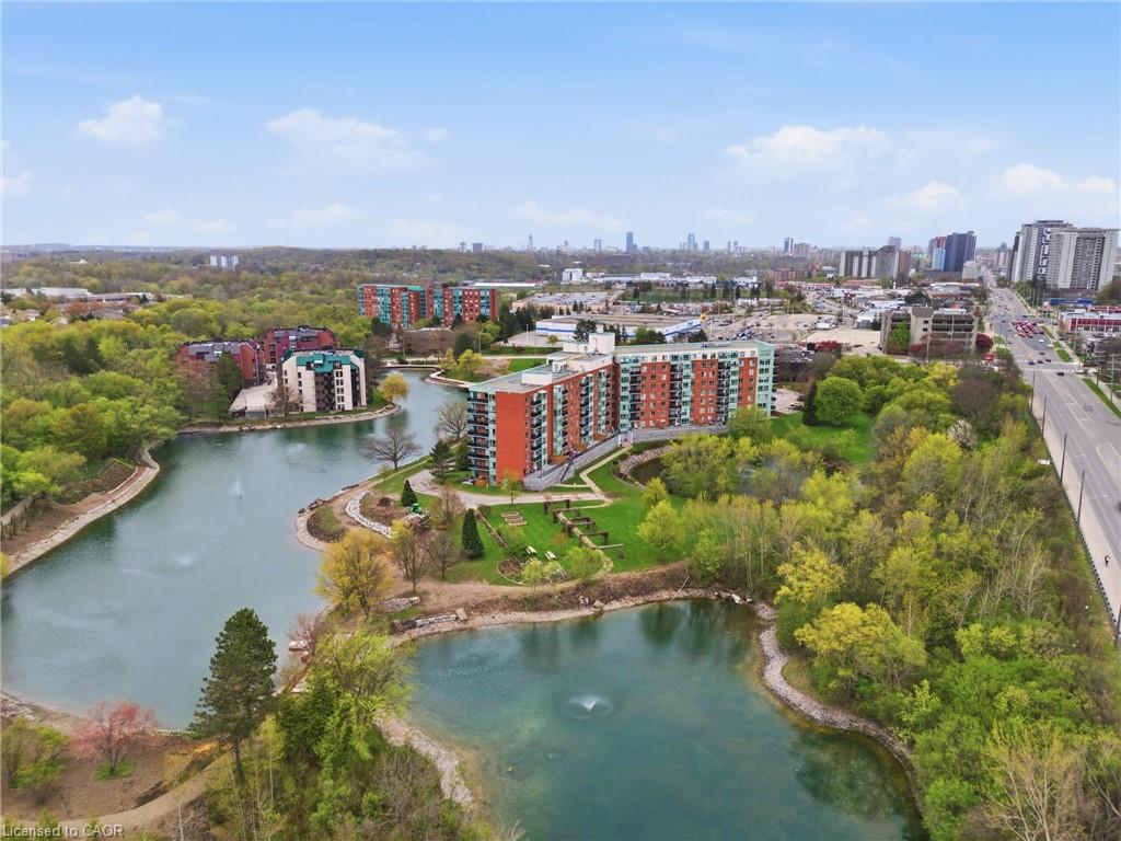 215-30 Blue Springs Drive, Waterloo ON N2J 4T2