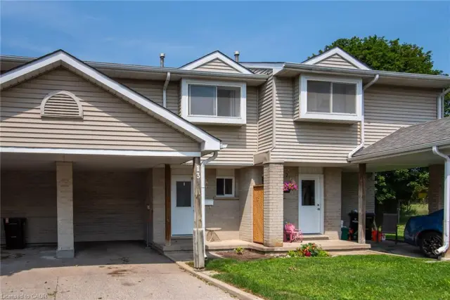 13-125 Sekura Crescent, Cambridge ON N1R 8B4
