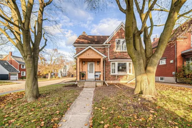 30 Dunbar Road S, Waterloo ON N2L 2E3