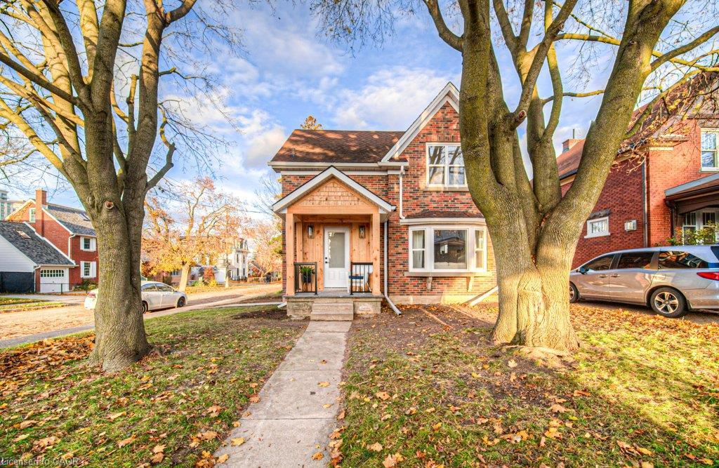 30 Dunbar Road S, Waterloo ON N2L 2E3
