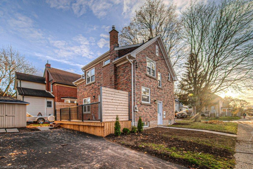 30 Dunbar Road S, Waterloo ON N2L 2E3