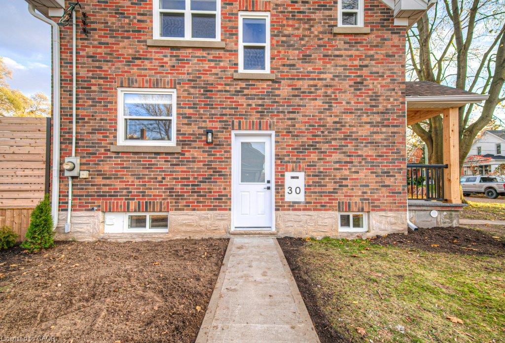 30 Dunbar Road S, Waterloo ON N2L 2E3