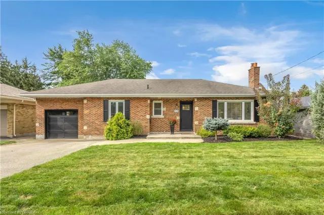 51 Admiral Road, Brantford ON N3R 1L5