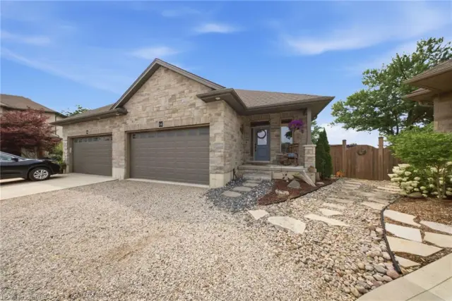 14 Ridgewood Court, Woodstock ON N4T 0E5