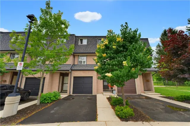 4-138 Blackhorne Drive, Kitchener ON N2E 1Z3