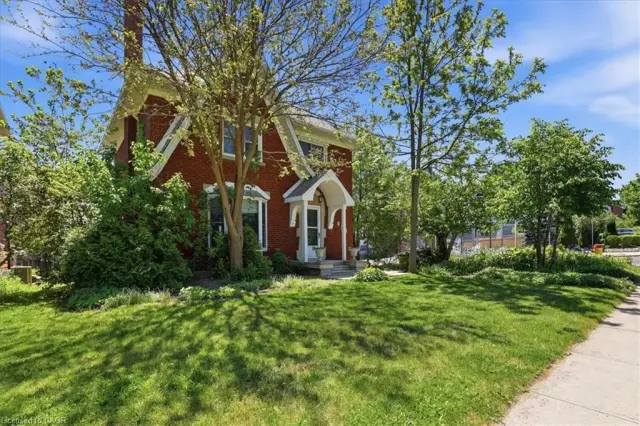 859 Queen's Boulevard, Kitchener ON N2M 1A6