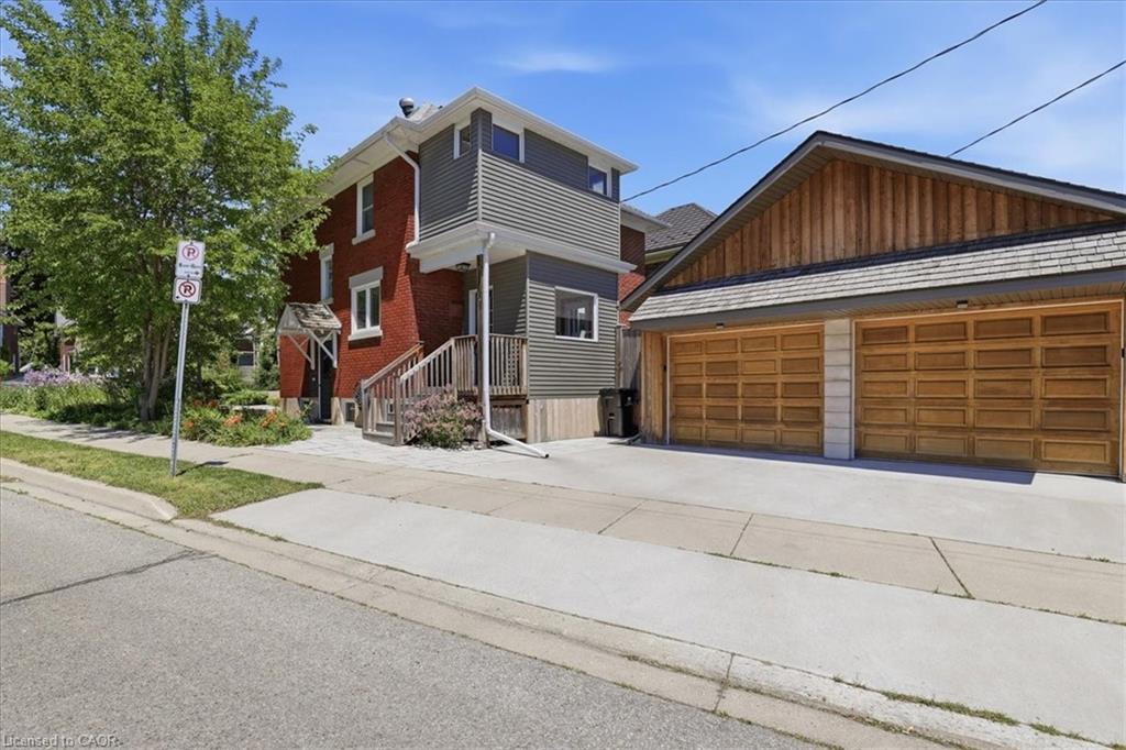 859 Queen's Boulevard, Kitchener ON N2M 1A6