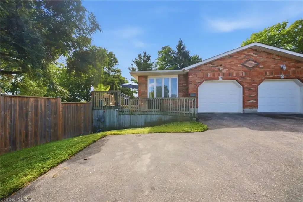 11 Dundas Street W, Paris ON N3L 1E9