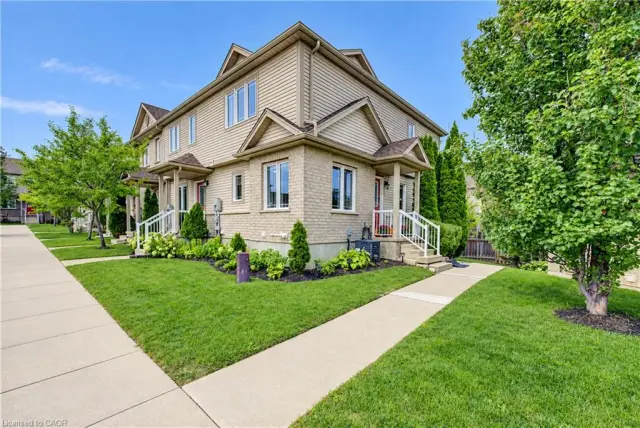 40-10 Foxglove Crescent, Kitchener ON N2E 0E1